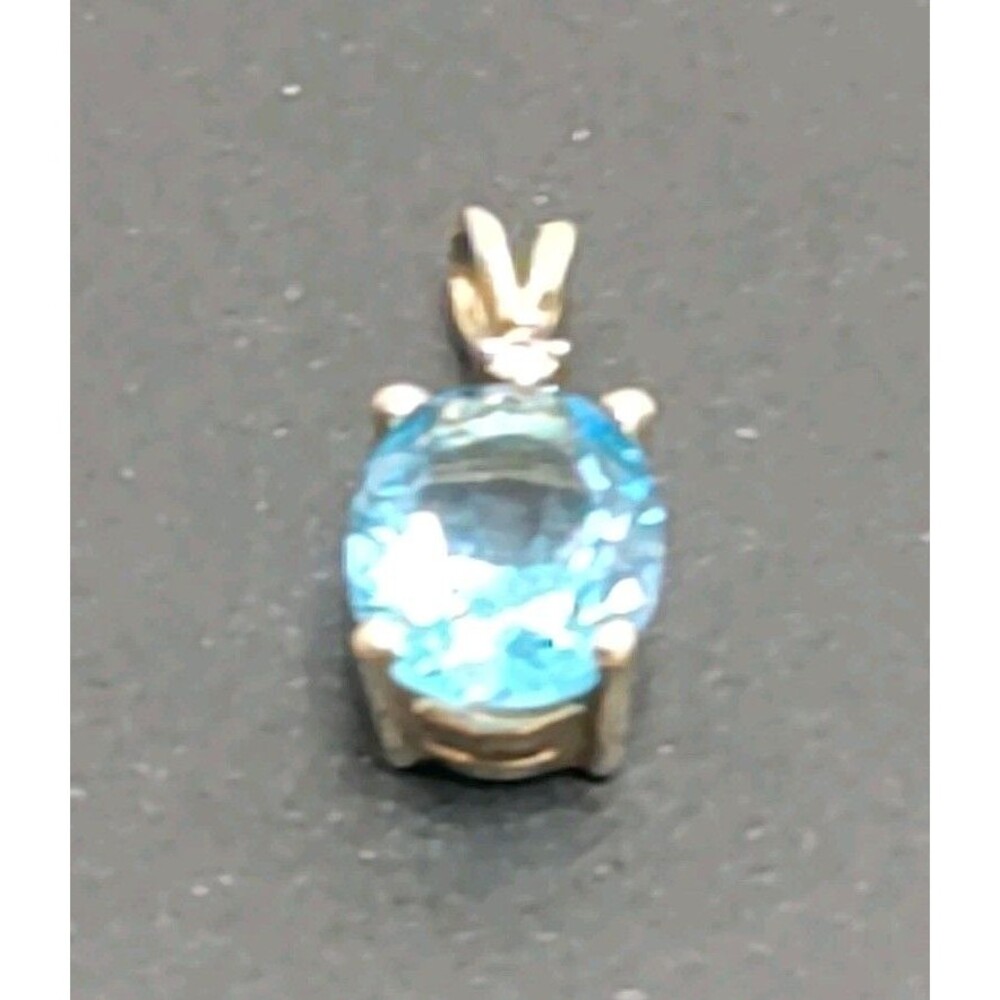 14 K Yellow Gold Blue Topaz & Diamond Pendant 16.7 MM X 6.4 MM - Picture 1 of 5